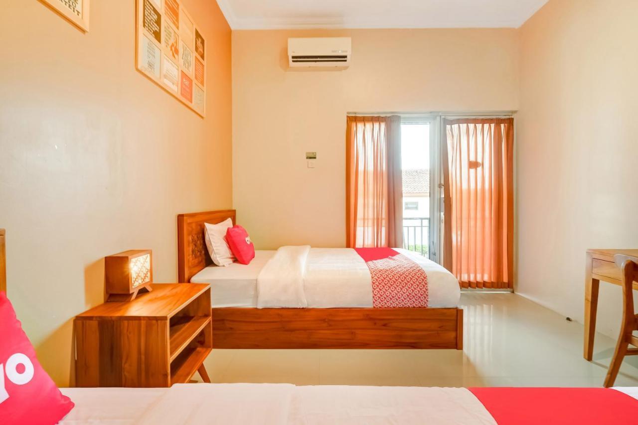 Super Oyo 3496 Griya Gayatri Syariah Hotel Melati Exterior photo
